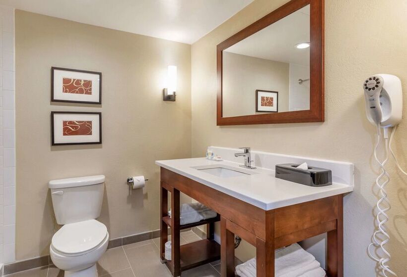 فندق Comfort Inn & Suites Aberdeen