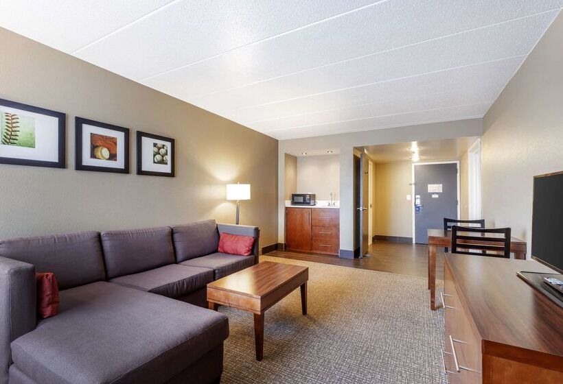 فندق Comfort Inn & Suites Aberdeen