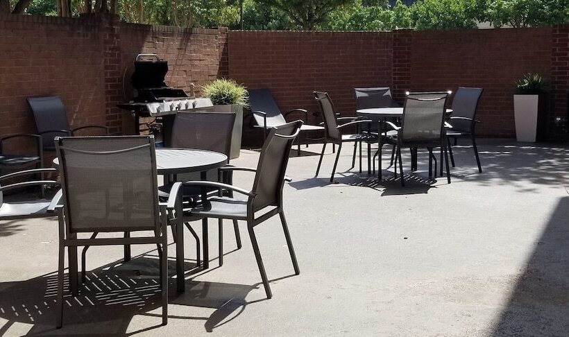 فندق Comfort Inn & Suites North Dallasaddison