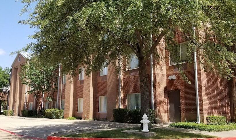 فندق Comfort Inn & Suites North Dallasaddison