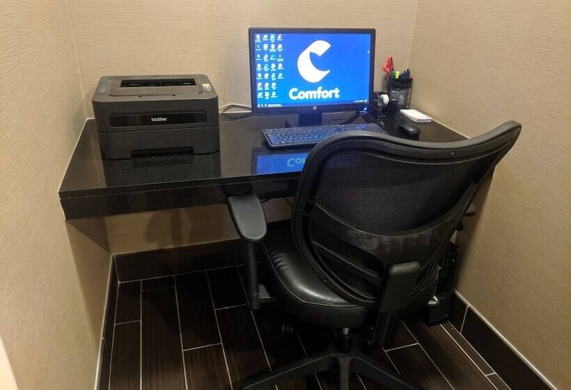 فندق Comfort Inn & Suites North Dallasaddison