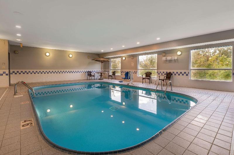 בית מלון כפרי Comfort Inn & Suites