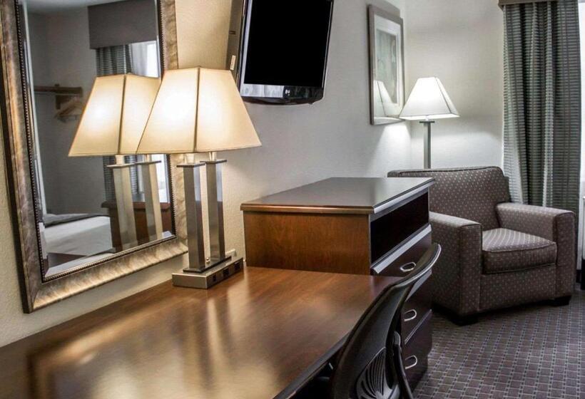 호텔 Copley Inn & Suites, Copley   Akron