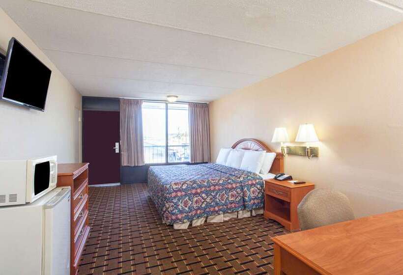 هتل Clarion Inn & Suites Near The Leconte Center Pigeon Forge