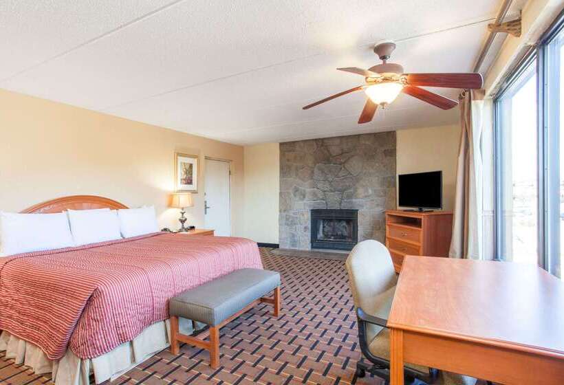 هتل Clarion Inn & Suites Near The Leconte Center Pigeon Forge