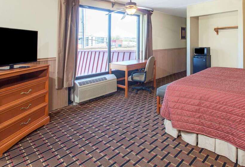 هتل Clarion Inn & Suites Near The Leconte Center Pigeon Forge