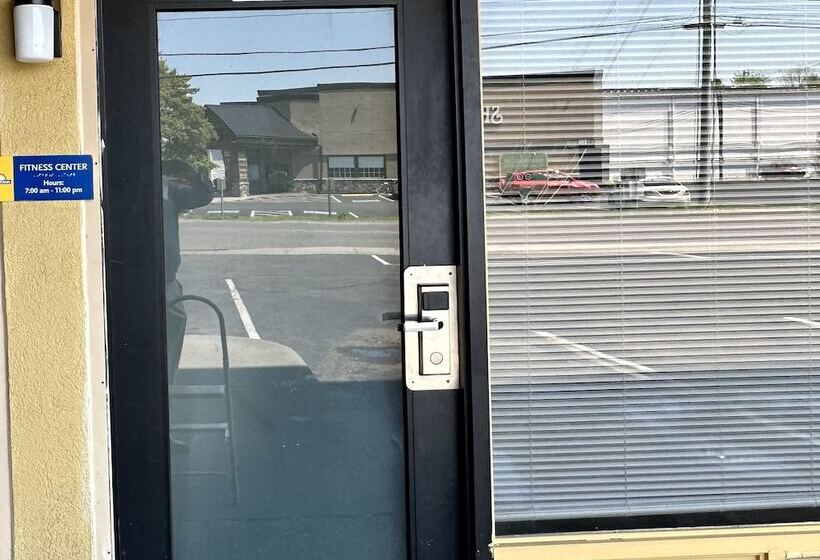 هتل Clarion Inn & Suites Near The Leconte Center Pigeon Forge