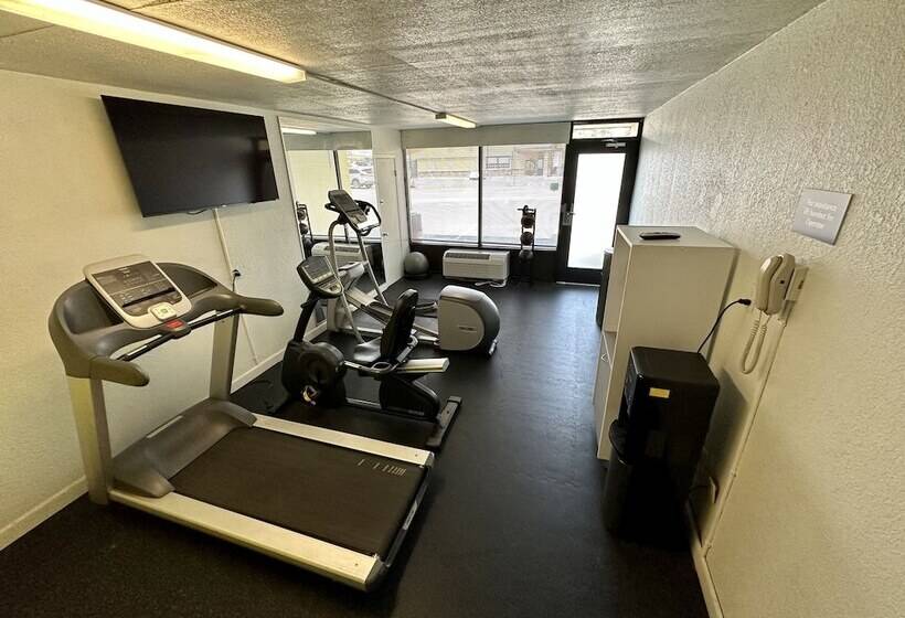 هتل Clarion Inn & Suites Near The Leconte Center Pigeon Forge