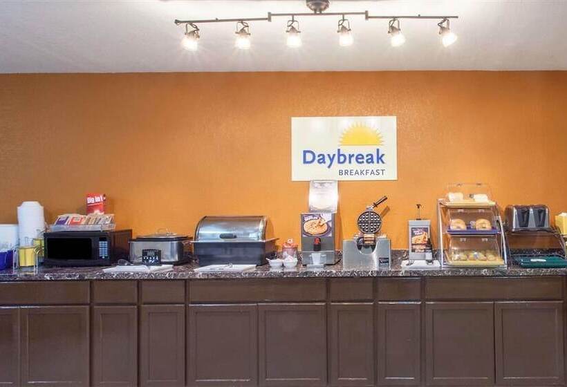 هتل Clarion Inn & Suites Near The Leconte Center Pigeon Forge