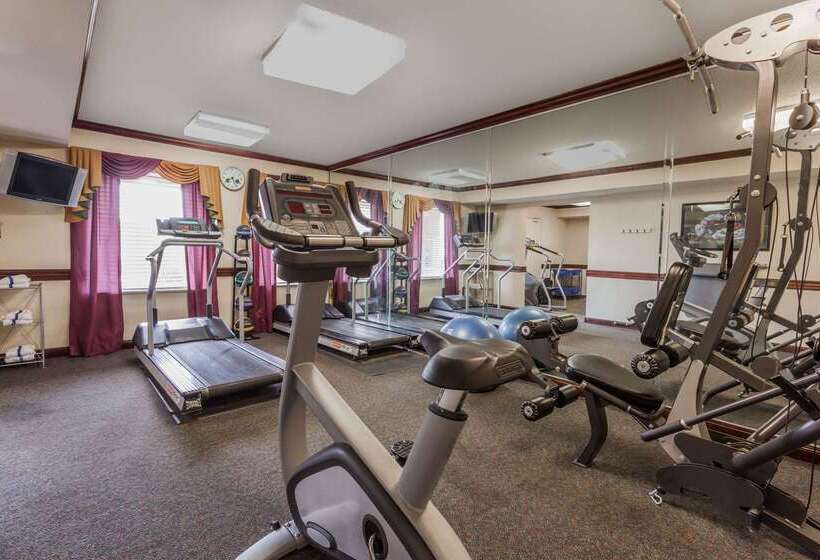 فندق Days Inn & Suites By Wyndham Warren