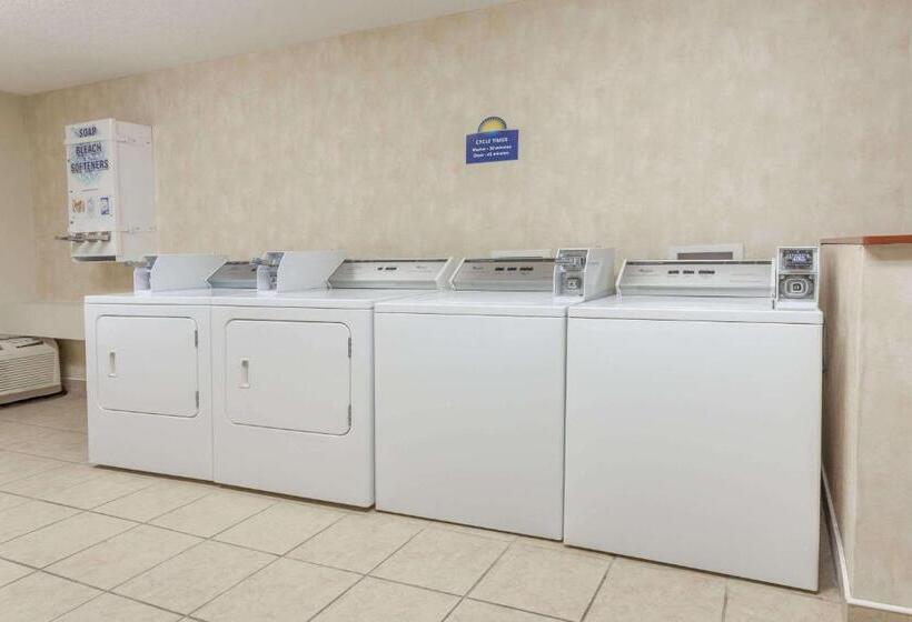 فندق Days Inn & Suites By Wyndham Warren