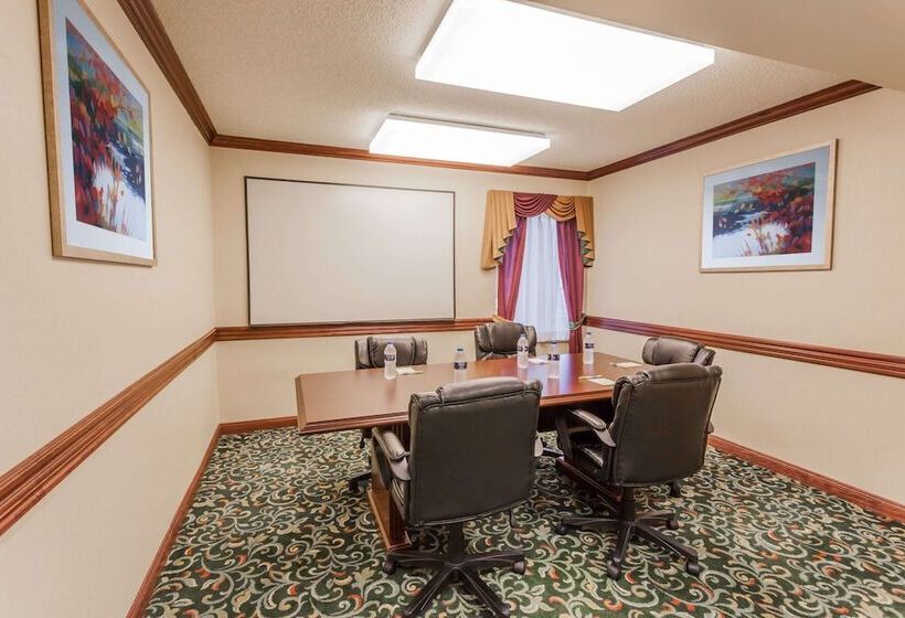 فندق Days Inn & Suites By Wyndham Warren