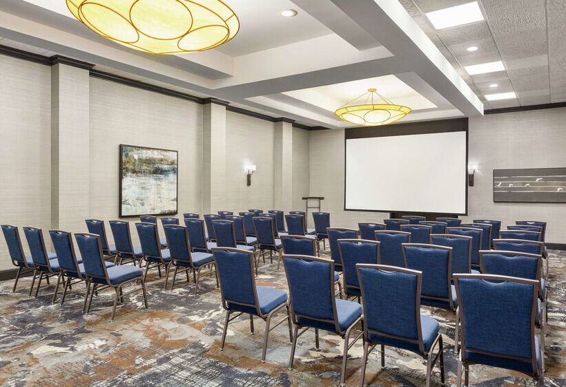 Doubletree By Hilton Hotel Jackson