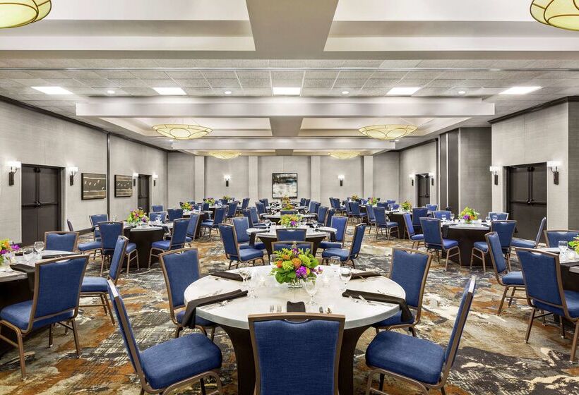 Doubletree By Hilton Hotel Jackson