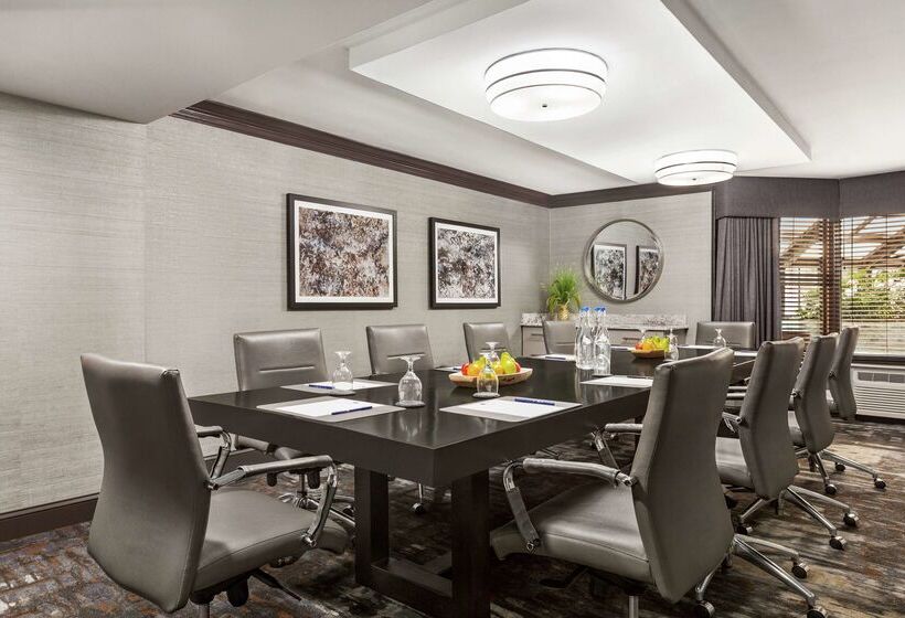 Doubletree By Hilton Hotel Jackson