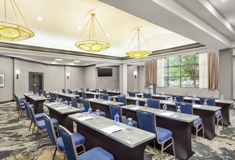 Doubletree By Hilton Hotel Jackson