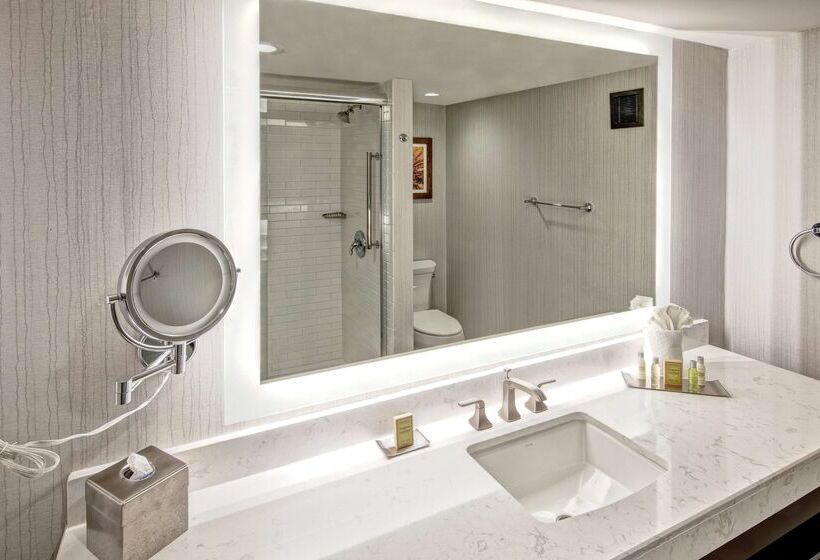 Doubletree By Hilton Hotel Jackson