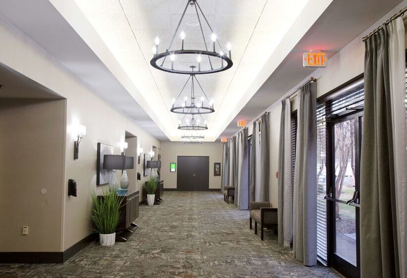 Doubletree By Hilton Hotel Jackson