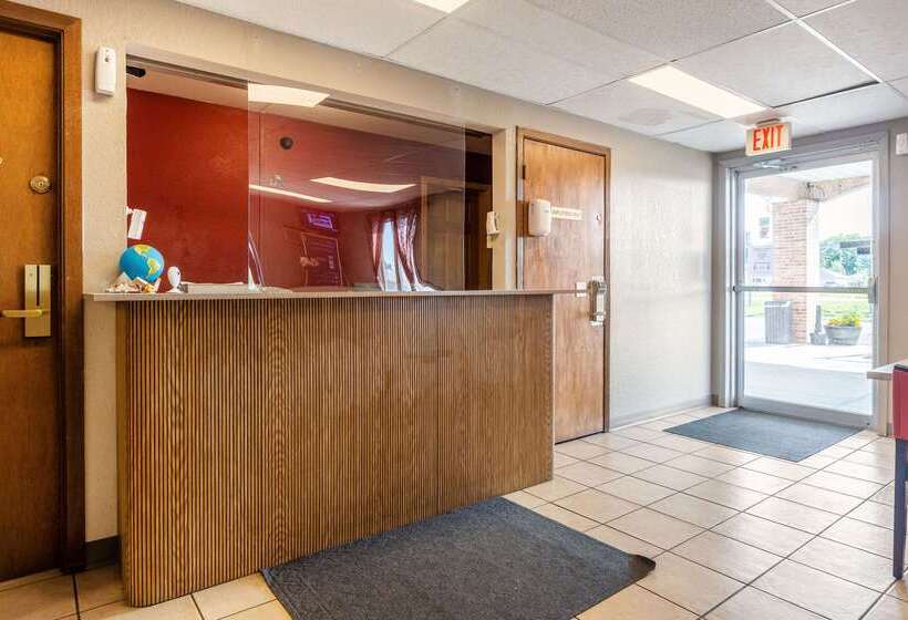 فندق Econo Lodge Inn & Suites