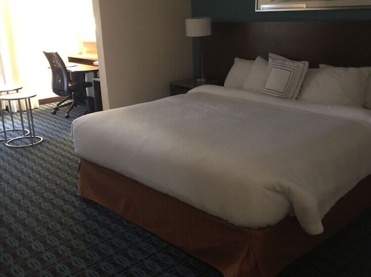 هتل Fairfield Inn By Marriott Kalamazoo West