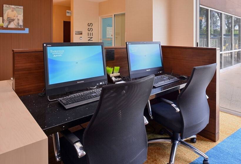 ホテル Fairfield Inn Orlando Airport