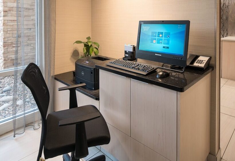 Отель Fairfield Inn By Marriott Loveland Fort Collins