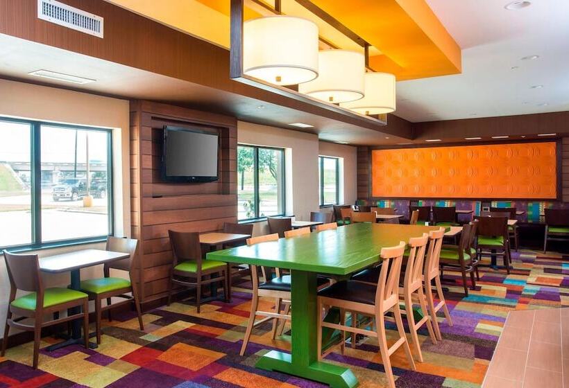 Отель Fairfield Inn & Suites Victoria