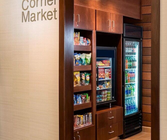 Отель Fairfield Inn & Suites Victoria