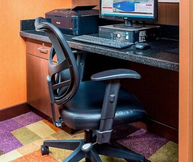 Отель Fairfield Inn & Suites Victoria