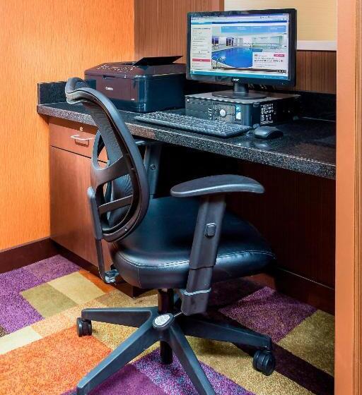 Отель Fairfield Inn & Suites Victoria