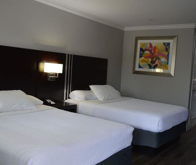 בית מלון כפרי Fairview Inn & Suites