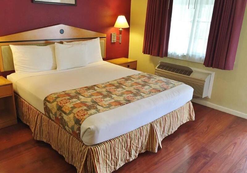 בית מלון כפרי Fairview Inn & Suites