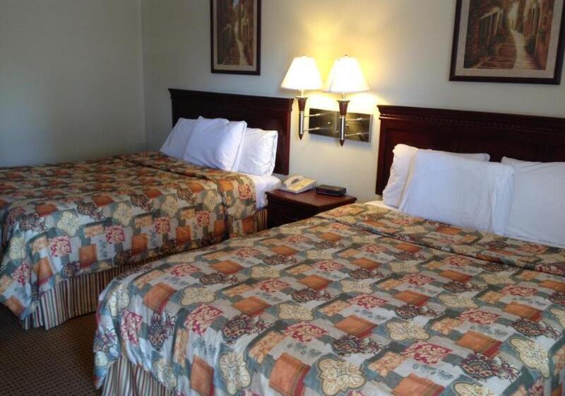 בית מלון כפרי Fairview Inn & Suites