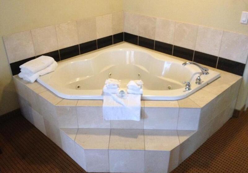 בית מלון כפרי Fairview Inn & Suites