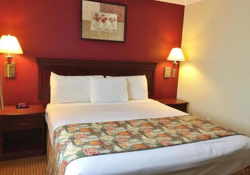 בית מלון כפרי Fairview Inn & Suites