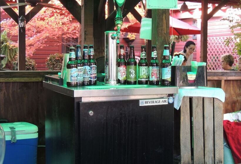 בית מלון כפרי Historic Farnsworth House Inn