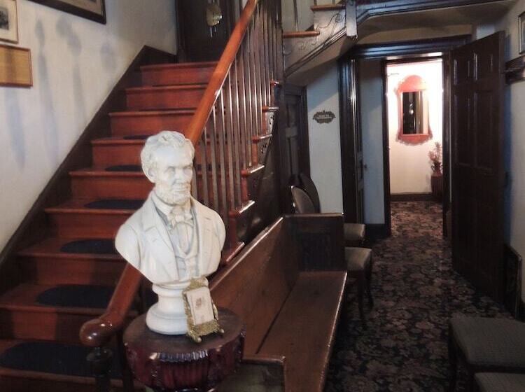 בית מלון כפרי Historic Farnsworth House Inn