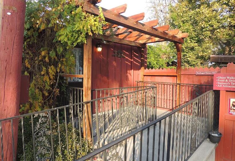 בית מלון כפרי Historic Farnsworth House Inn