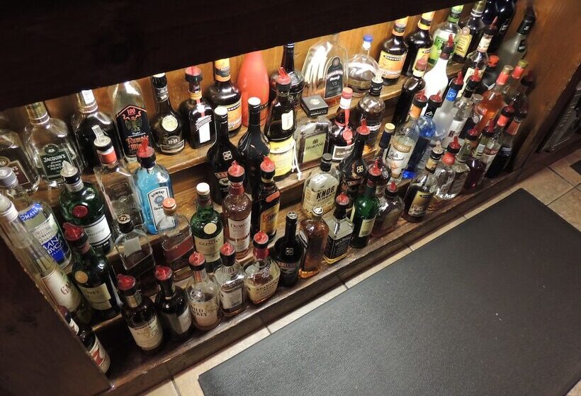 בית מלון כפרי Historic Farnsworth House Inn