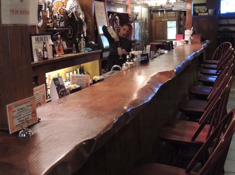 בית מלון כפרי Historic Farnsworth House Inn