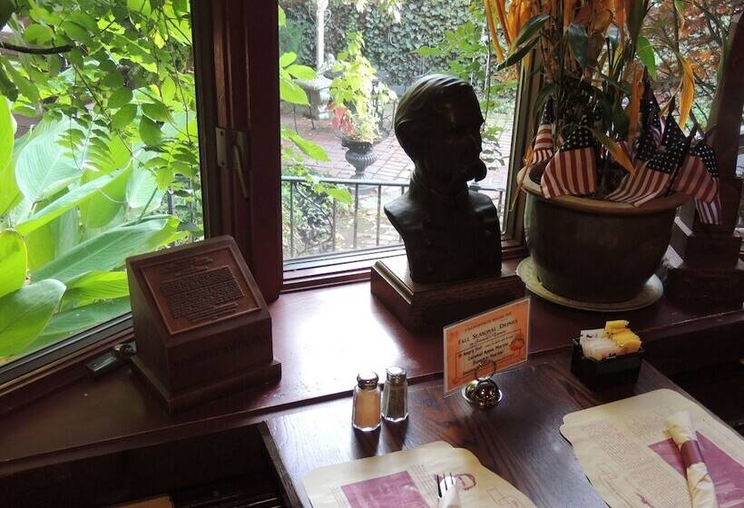 בית מלון כפרי Historic Farnsworth House Inn