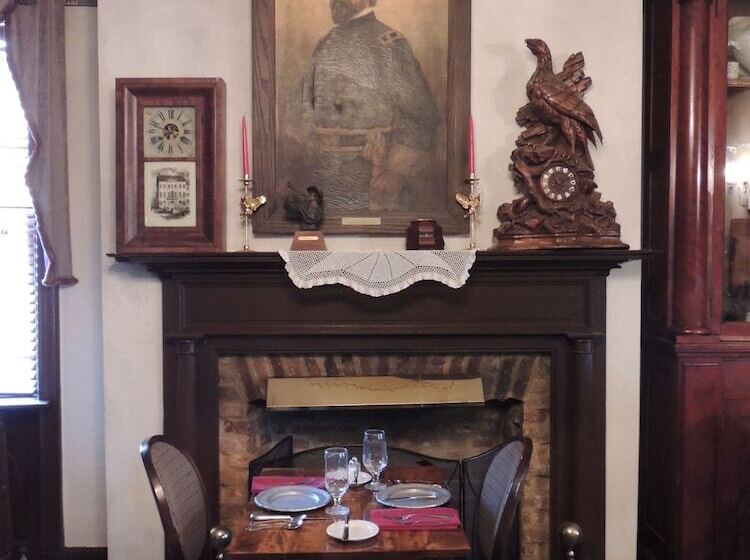 בית מלון כפרי Historic Farnsworth House Inn