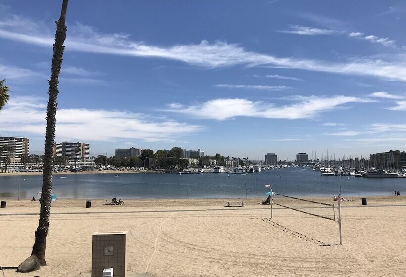 酒店 Foghorn Harbor Inn