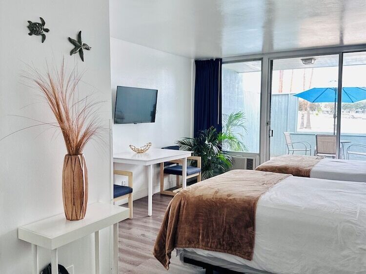 酒店 Foghorn Harbor Inn