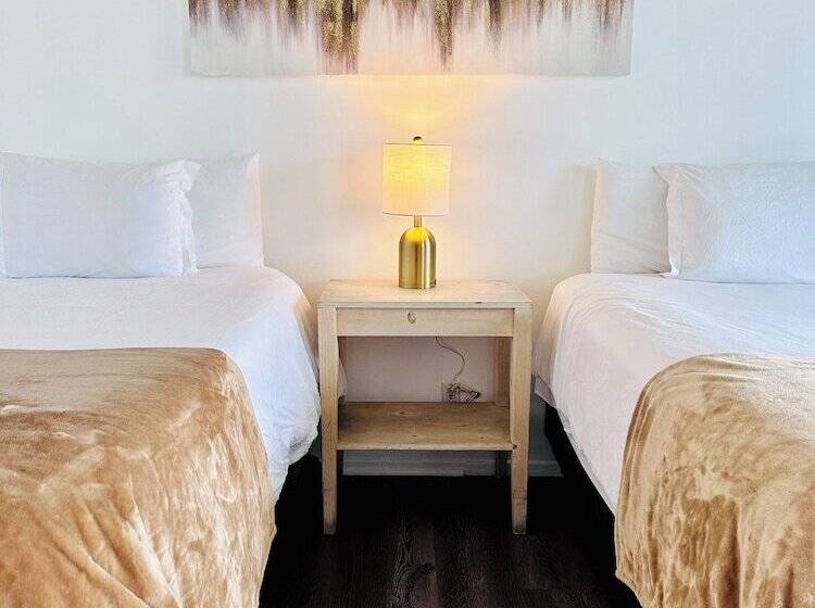 酒店 Foghorn Harbor Inn