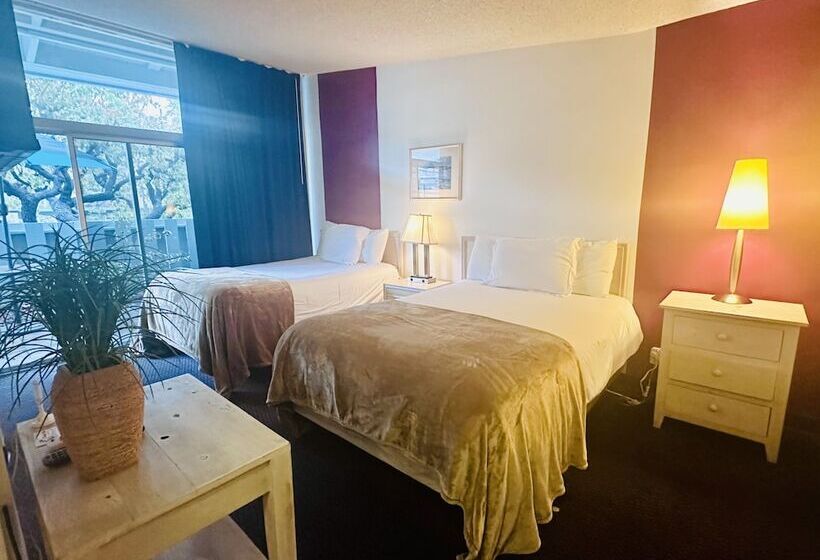 בית מלון כפרי Foghorn Harbor Inn