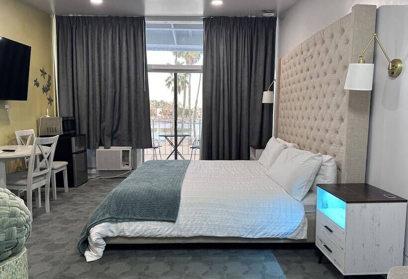 酒店 Foghorn Harbor Inn