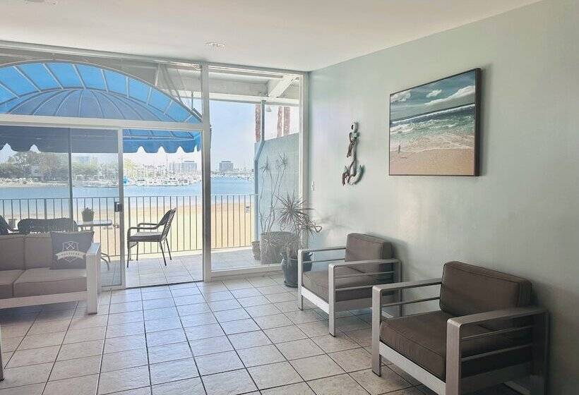 בית מלון כפרי Foghorn Harbor Inn