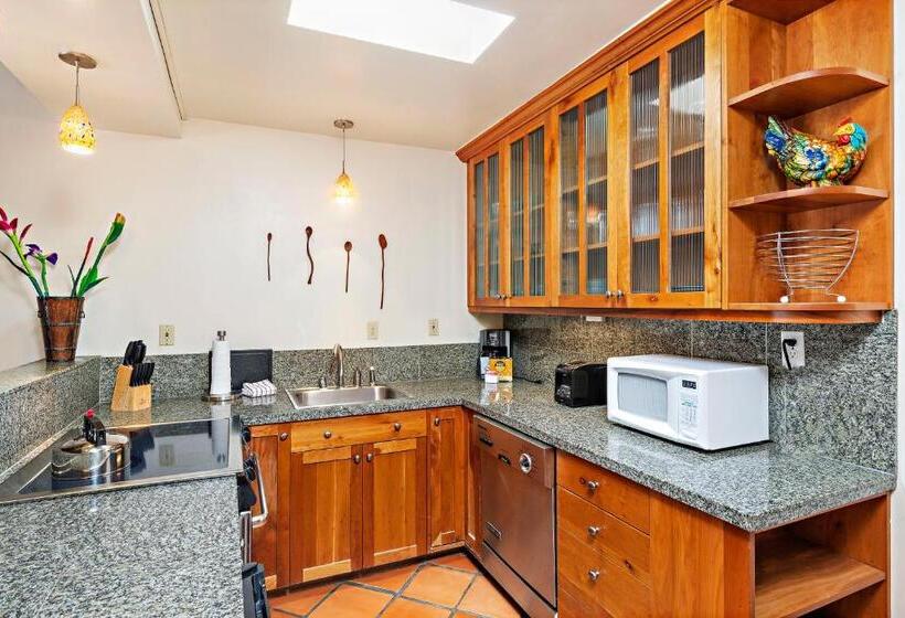 Отель Fort Marcy Suites By All Seasons Resort Lodging