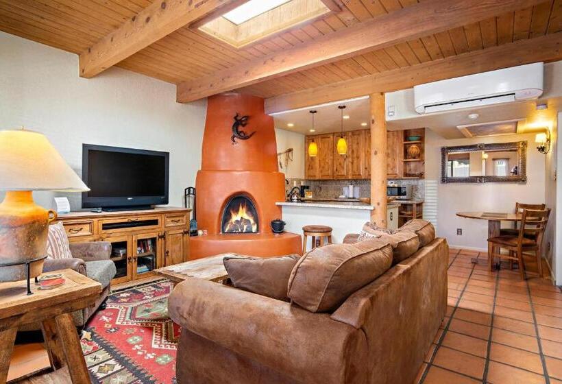 Отель Fort Marcy Suites By All Seasons Resort Lodging